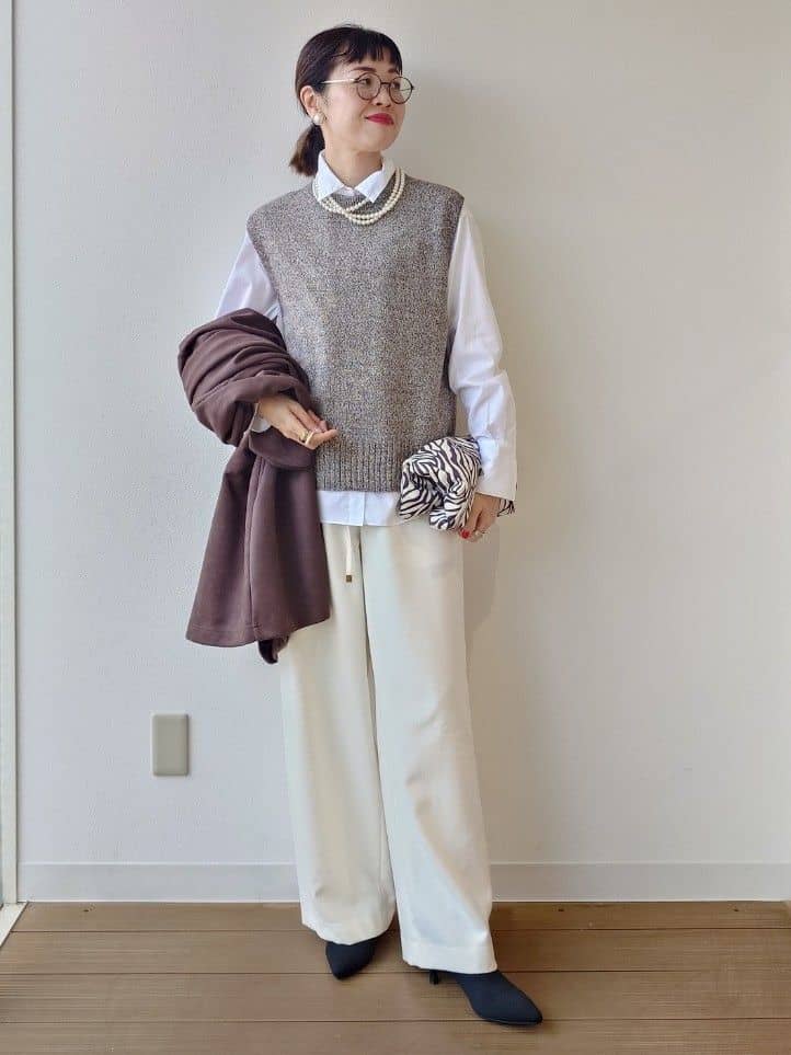MUTSUKOさんの「UNTITLED｜【重ね着レイヤードに】杢調ニットベスト」を使ったコーディネート
