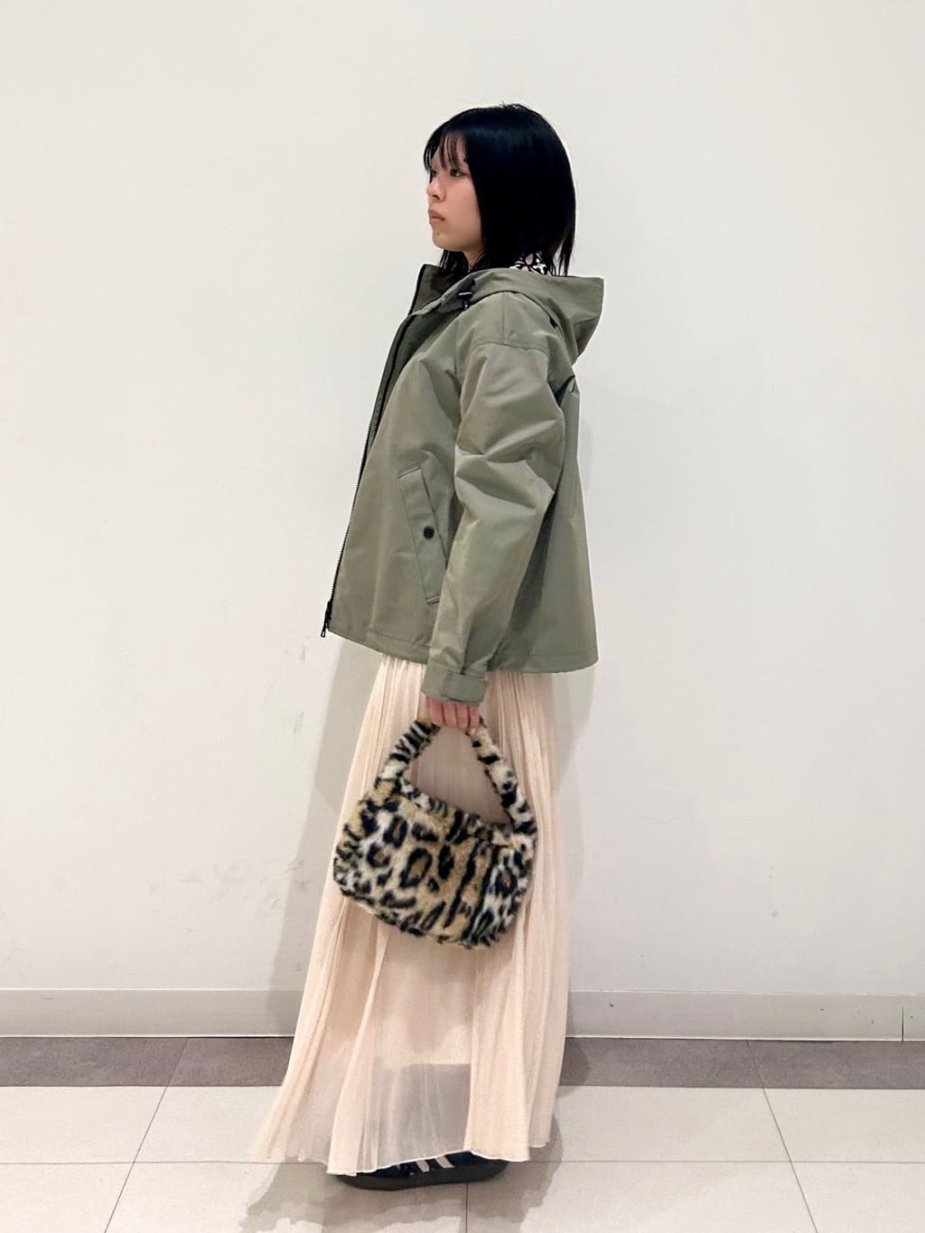 とりみさんの「DRESSTERIOR｜【ウォッシャブル/撥水素材】撥水ツイル マウンテンパーカー」を使ったコーディネート