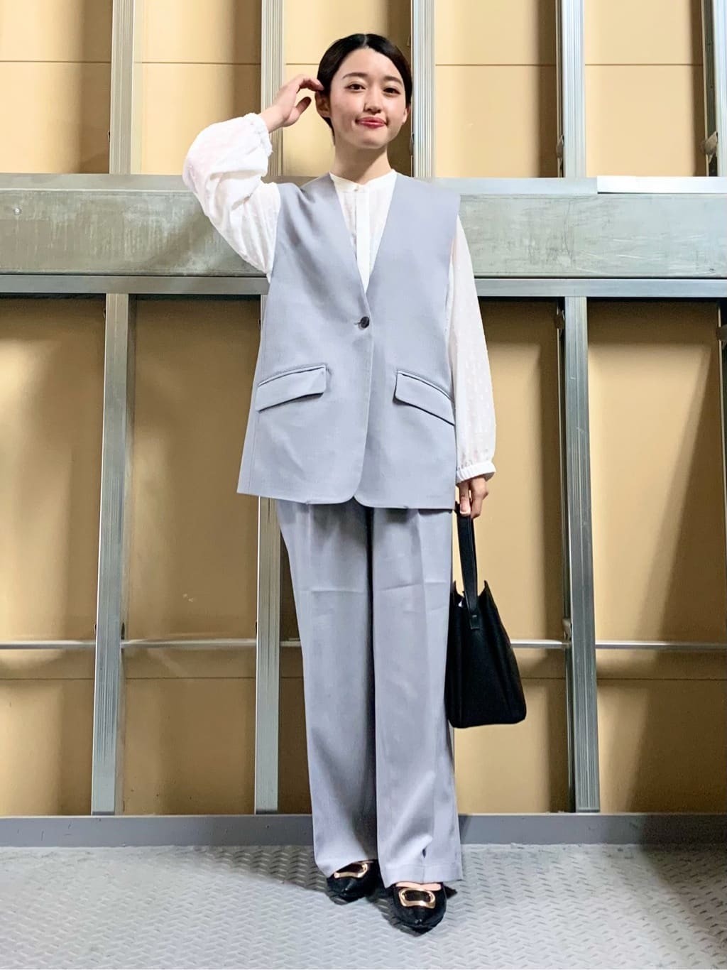 sahoさんの「THE SHOP TK｜【通勤にもカジュアルにも】CAVIAN ジレ/セットアップ可」を使ったコーディネート