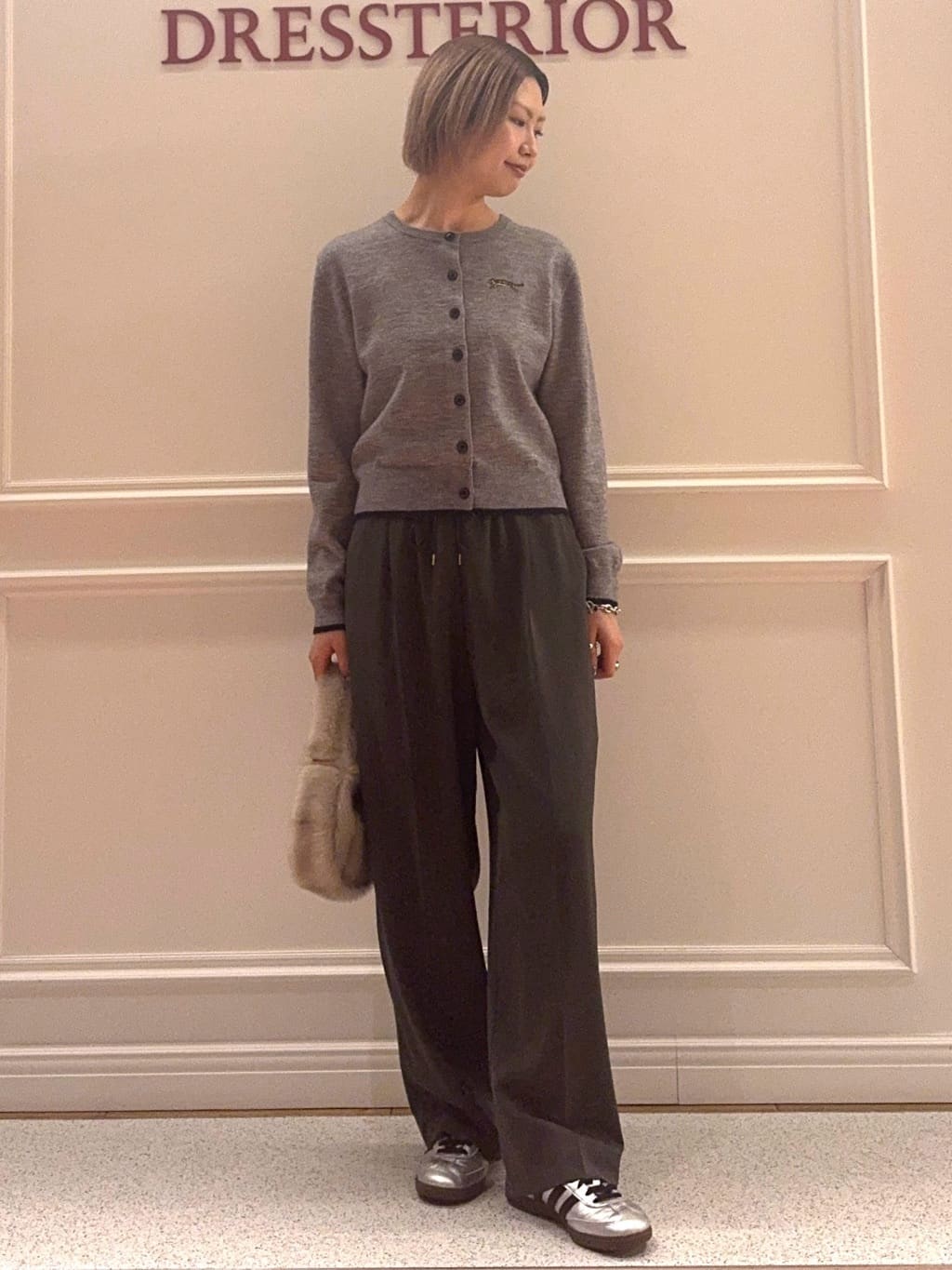 renaさんの「DRESSTERIOR｜◆コンパクトフェイクファーバッグ」を使ったコーディネート
