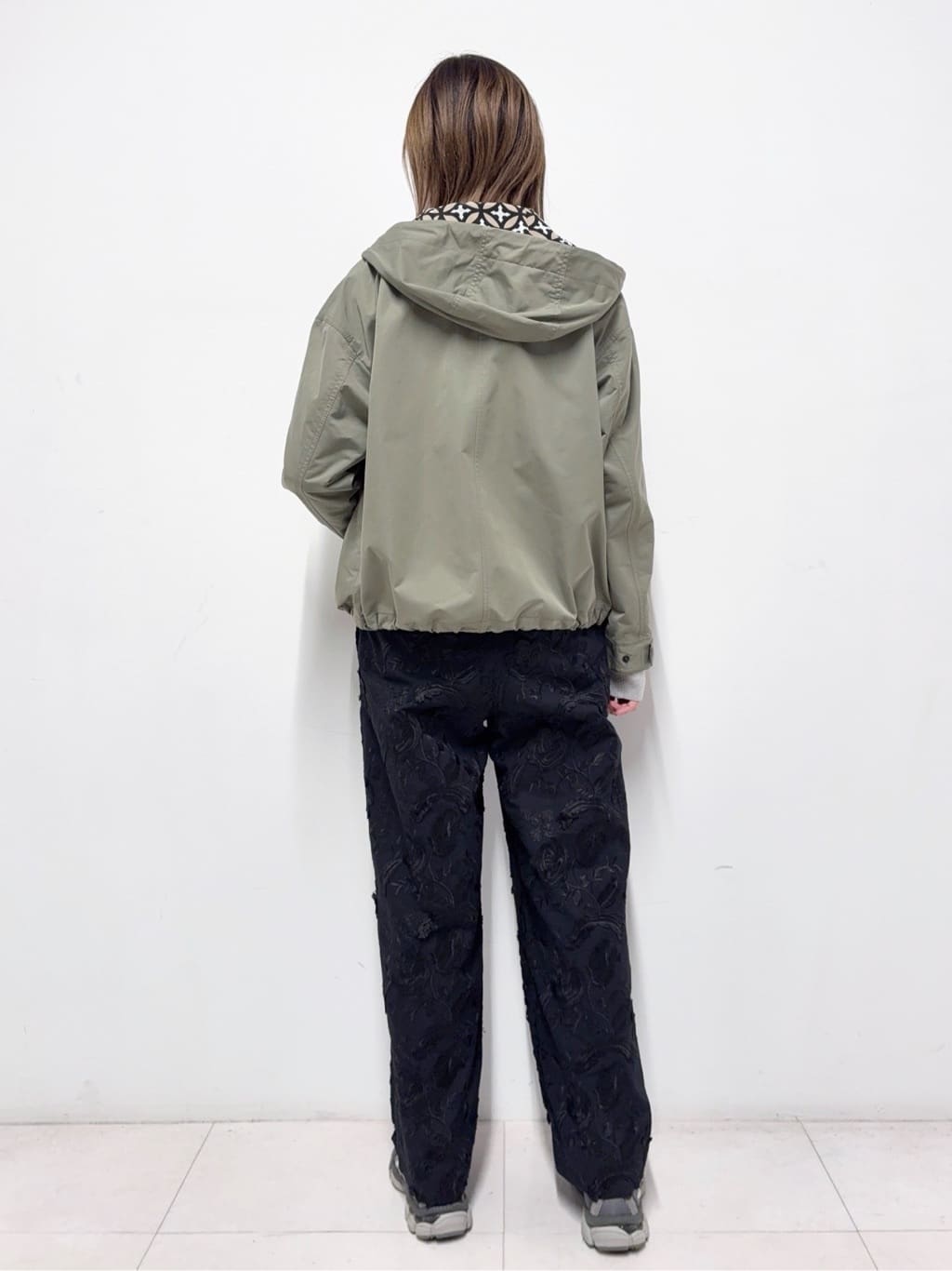 Nishijimaさんの「DRESSTERIOR｜【ウォッシャブル/ウエストゴム】コットンエンブロイダリー イージーパンツ」を使ったコーディネート