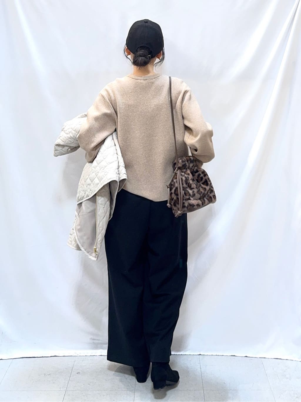 𝐇𝐢𝐫𝐨𝐦𝐢さんの「SHOO･LA･RUE｜【洗濯機可/S-LL】もちもちタッチ スウェットライクロゴニット」を使ったコーディネート