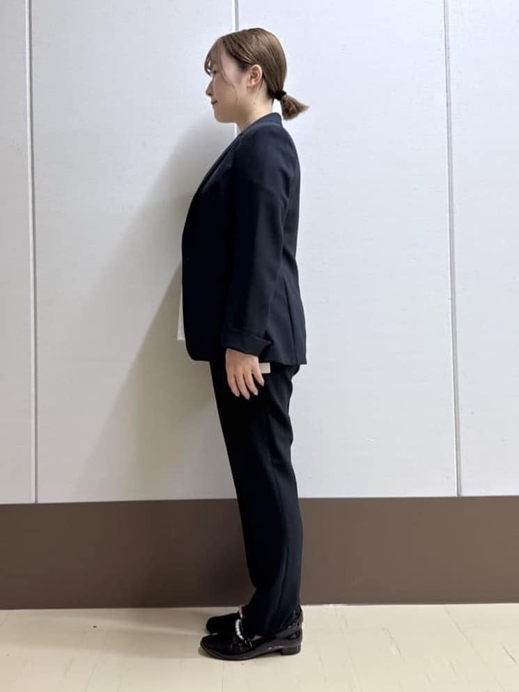 Rikoさんの「INDIVI｜【定番スーツ／UVケア／洗える】ウール調タックテーパードパンツ」を使ったコーディネート