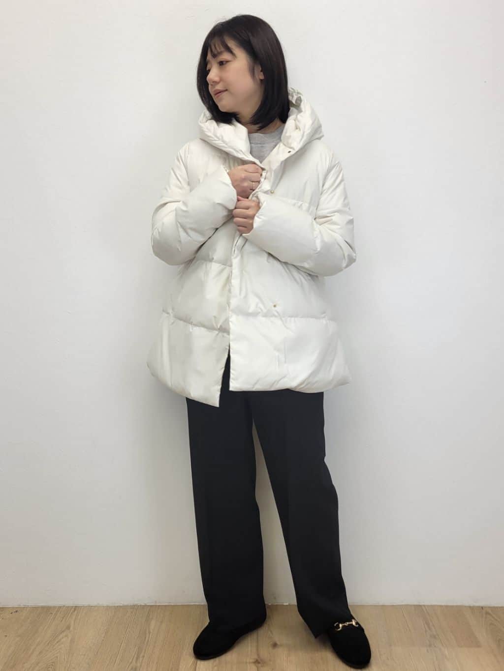 LISAさんの「OPAQUE.CLIP｜撥水フードミドルダウンコート【防風／抗菌防臭／洗濯機OK】《S～LL》」を使ったコーディネート