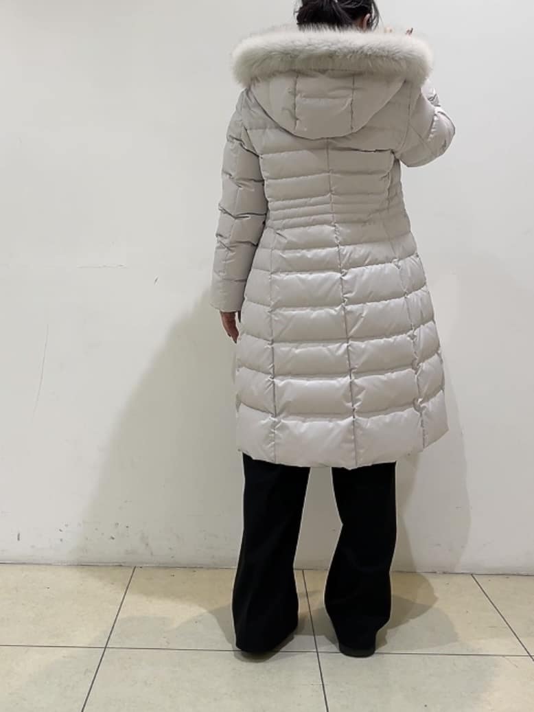 watanabeさんの「UNTITLED｜【はっ水機能/フード取り外し可/防寒】ロングダウンコート」を使ったコーディネート