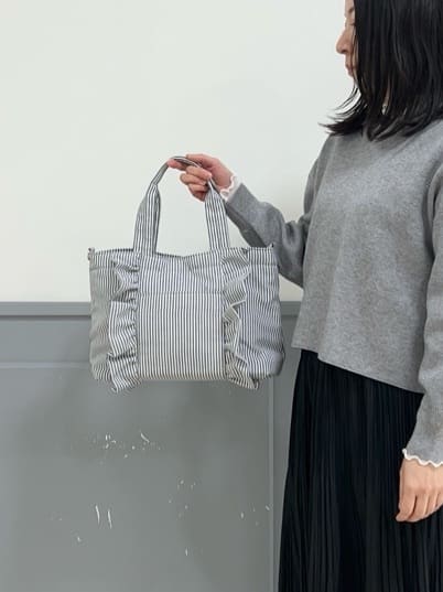 yuuさんの「grove｜【選べる着丈/ウエストゴム】ヴィンテージサテンプリーツスカート【手洗いOK】」を使ったコーディネート