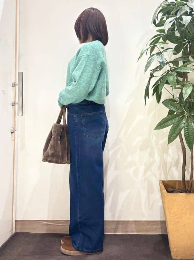 TOWAさんの「SHOO･LA･RUE｜【S-LL】脚のラインを拾いにくい デニムワイドパンツ」を使ったコーディネート