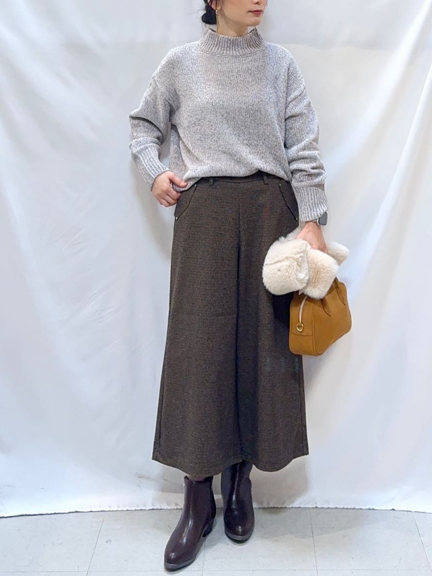 𝐇𝐢𝐫𝐨𝐦𝐢さんの「SHOO･LA･RUE｜【高レビュー】ウエストゴムで穿きやすい　ガウチョパンツ」を使ったコーディネート