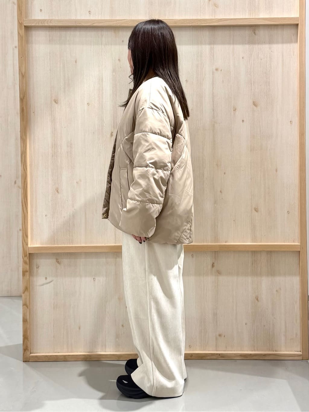 nanaさんの「THE SHOP TK｜きれいめにもカジュアルにも ノーカラーキルトジャケット」を使ったコーディネート