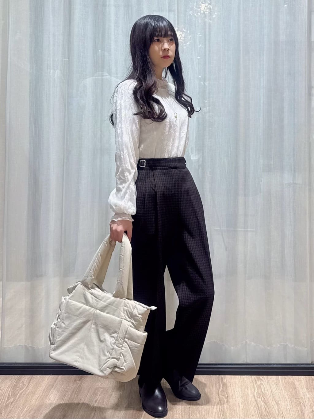 ぞうげさんの「OPAQUE.CLIP｜フリルハイネックレーストップス【洗濯機OK】」を使ったコーディネート
