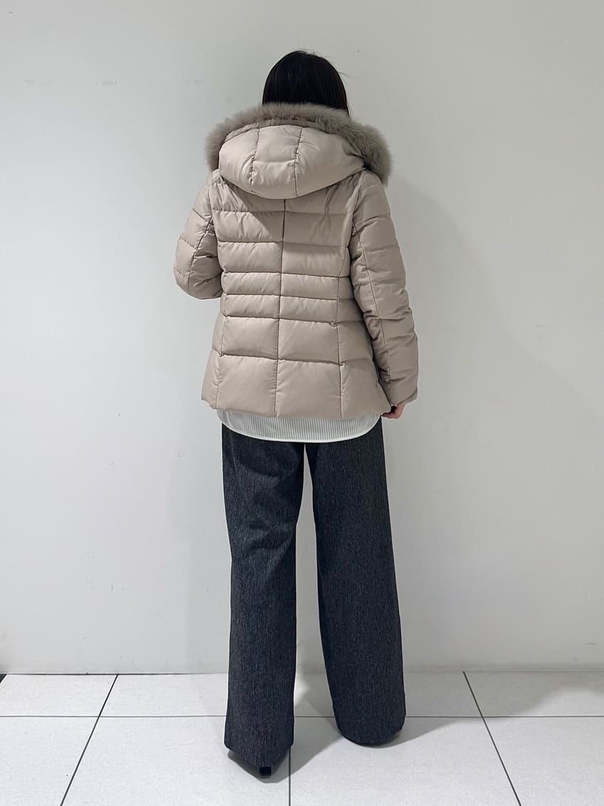 そんさんの「INDIVI｜【名品／撥水／抗菌防臭】ショート丈リサイクルダウンコート」を使ったコーディネート