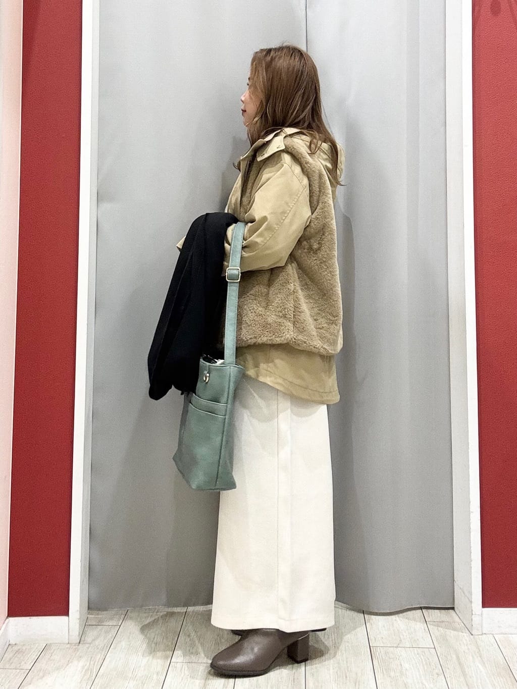shioさんの「SHOO･LA･RUE｜【洗濯機可/S-LL】上品にキラリと華やぐ スパンコールニット」を使ったコーディネート
