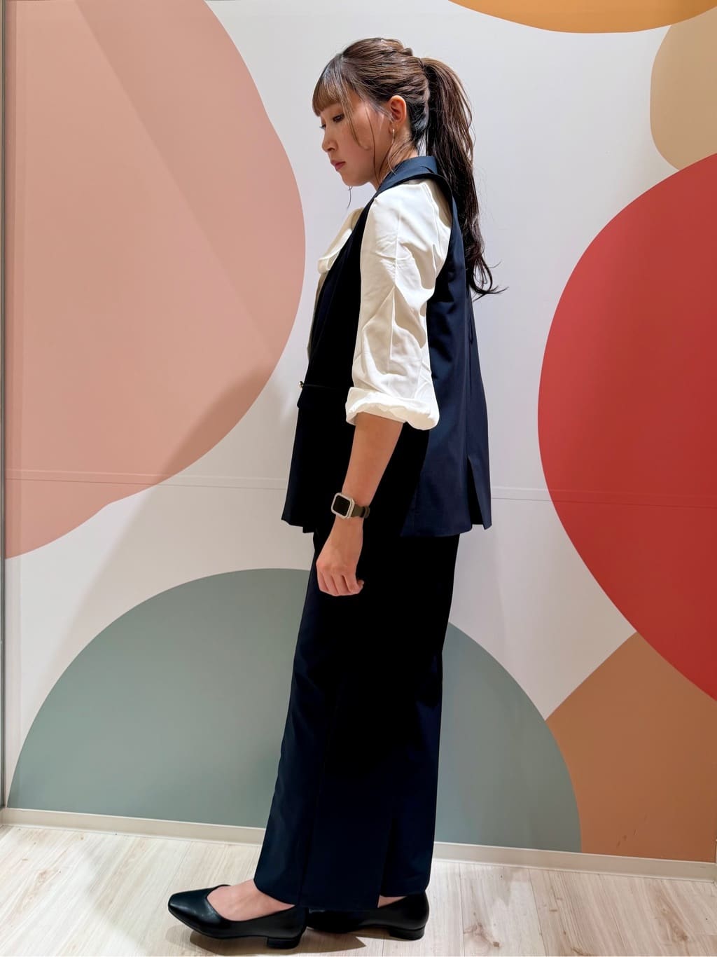 末っ子さんの「SHOO･LA･RUE｜【セットアップ可/S-LL/洗濯機可】サッと羽織ってこなれ見え ダブルブレストジレ」を使ったコーディネート