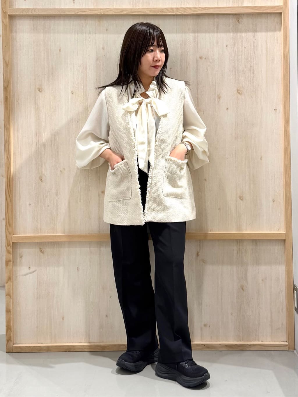 nanaさんの「THE SHOP TK｜【フォーマルにもカジュアルにも】ツイードジレ」を使ったコーディネート