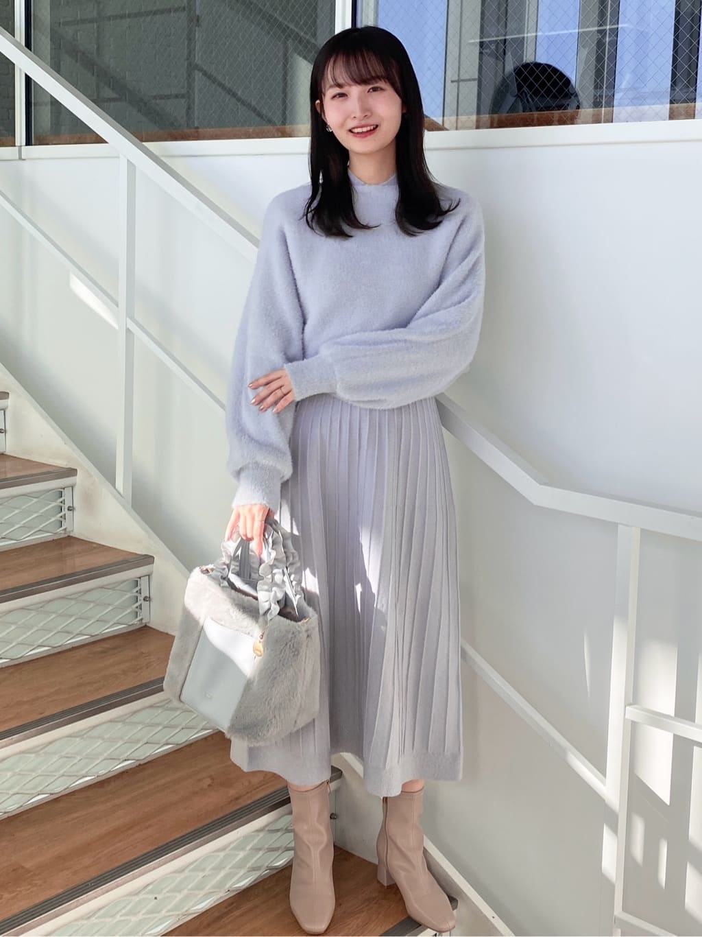 みさかさんの「index｜ラメフェザープルオーバーセット ニットワンピース【洗濯機OK】《XS～LL》」を使ったコーディネート