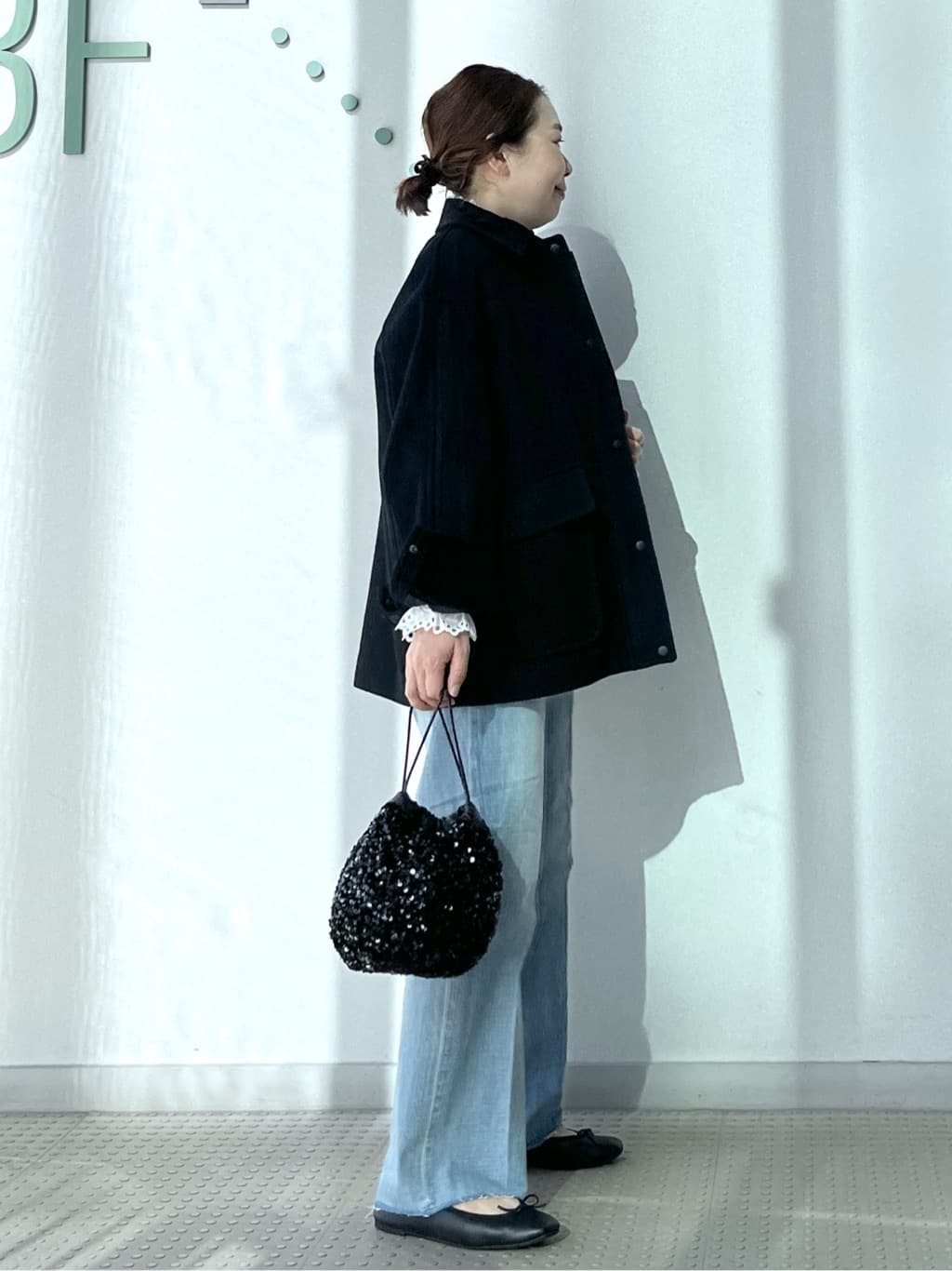 Soeさんの「DRESSTERIOR｜センタープレス ワイドストレートデニム」を使ったコーディネート
