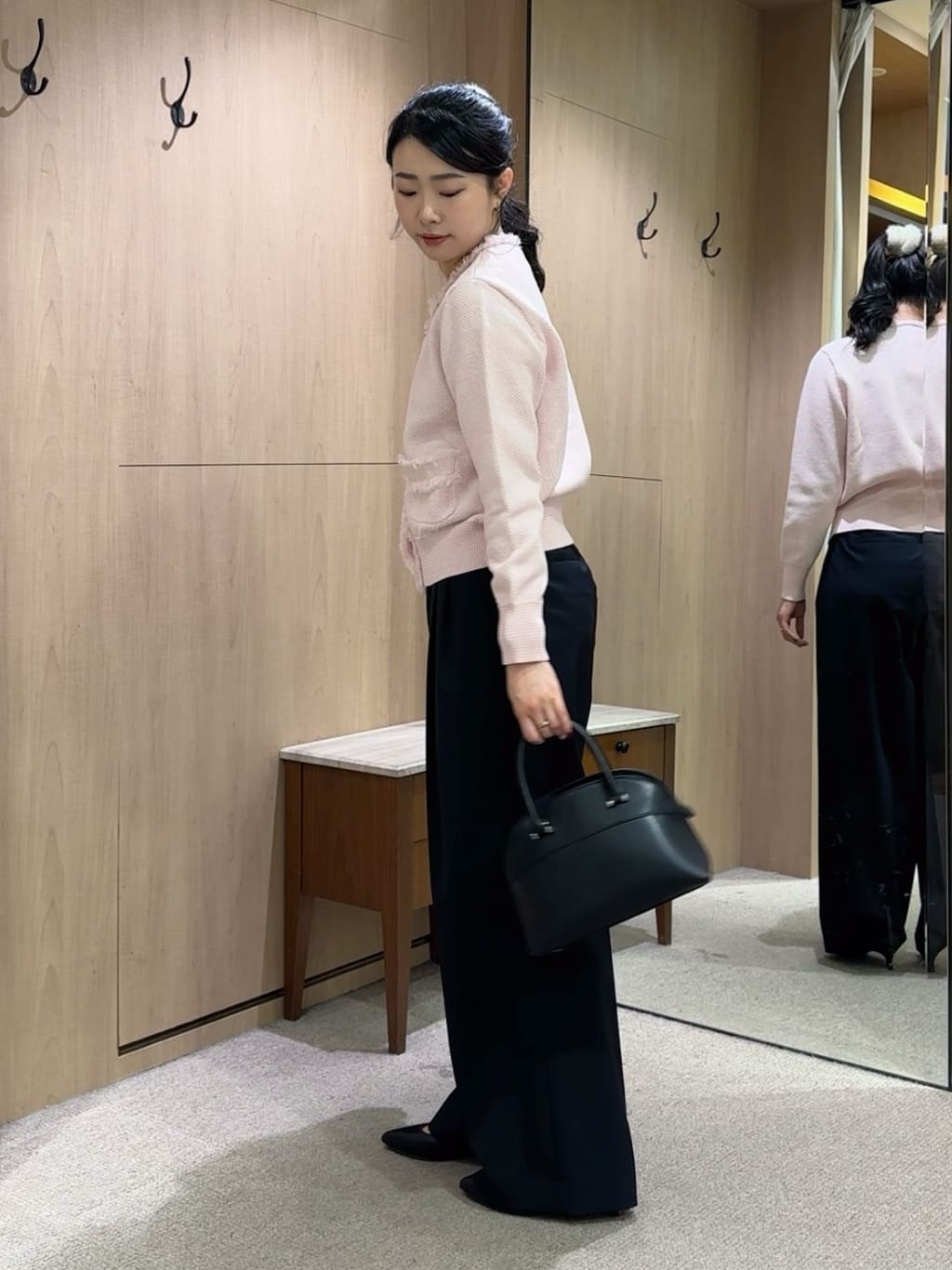 しょんさんの「UNTITLED｜【洗える/ウエスト後ろゴム】ウール混　タックワイドパンツ」を使ったコーディネート