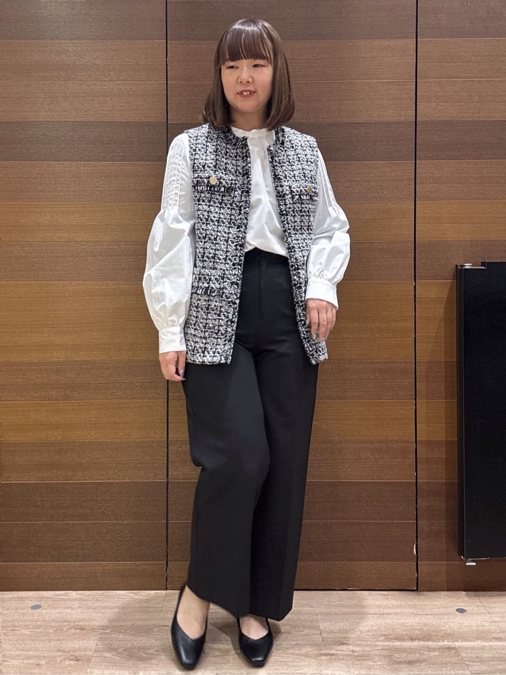 yumeさんの「OPAQUE.CLIP｜《通勤対応》ツイードジレ【洗える】」を使ったコーディネート