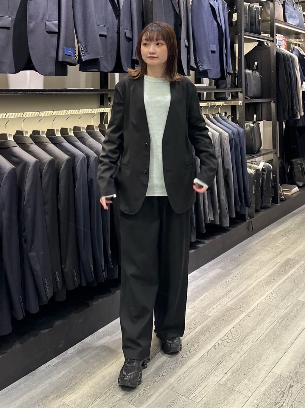 ウララさんの「TAKEO KIKUCHI｜【ON／OFF兼用】CARREMANファブリック ノーカラージャケット」を使ったコーディネート
