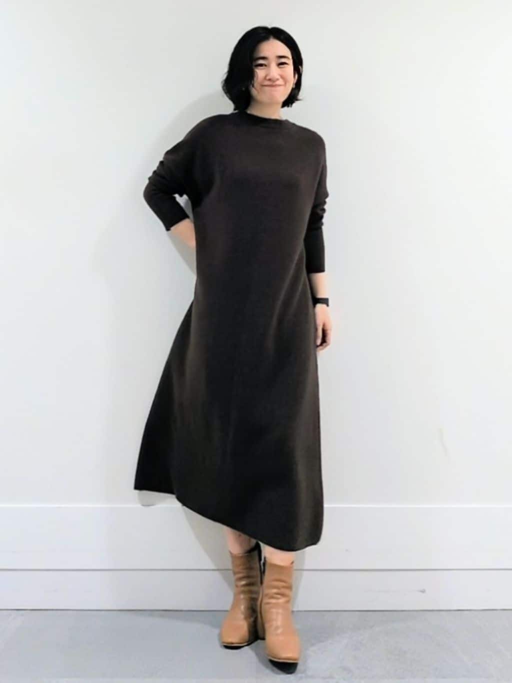 ミズタさんの「UNTITLED｜【ロング丈/ゆったりシルエット】テントライン ニットワンピース」を使ったコーディネート