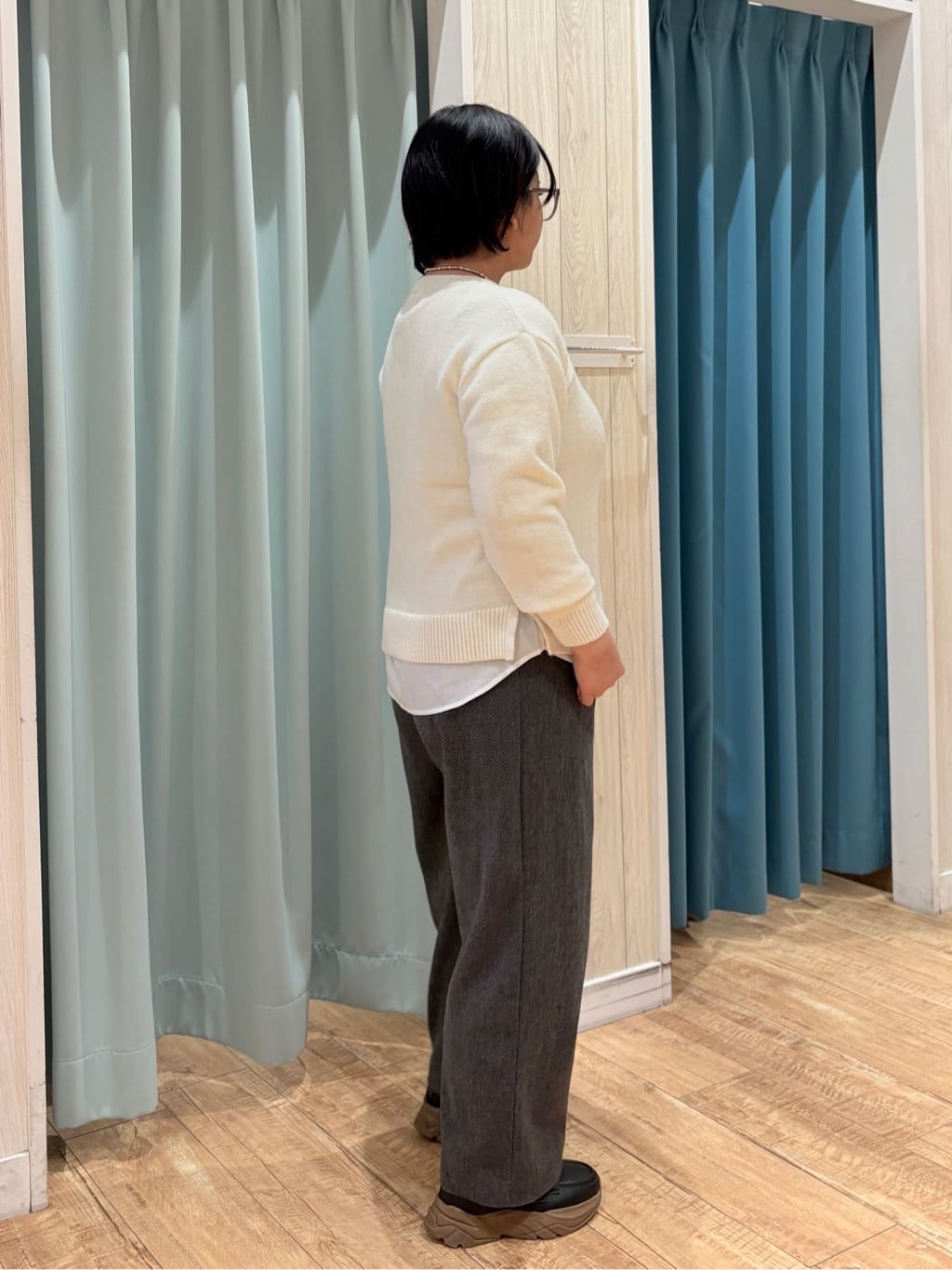 砂糖さんの「SHOO･LA･RUE｜【S-LL/洗濯機可】さりげないラメが上品　クルーネックニット」を使ったコーディネート