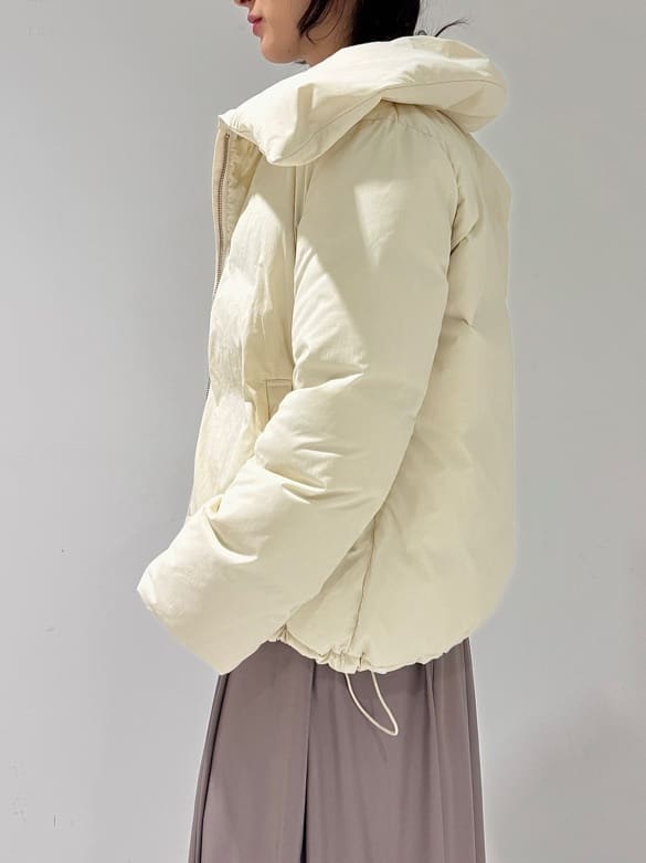 そんさんの「INDIVI｜【撥水／洗える／デザイン衿】ステッチレス ショートダウンコート」を使ったコーディネート