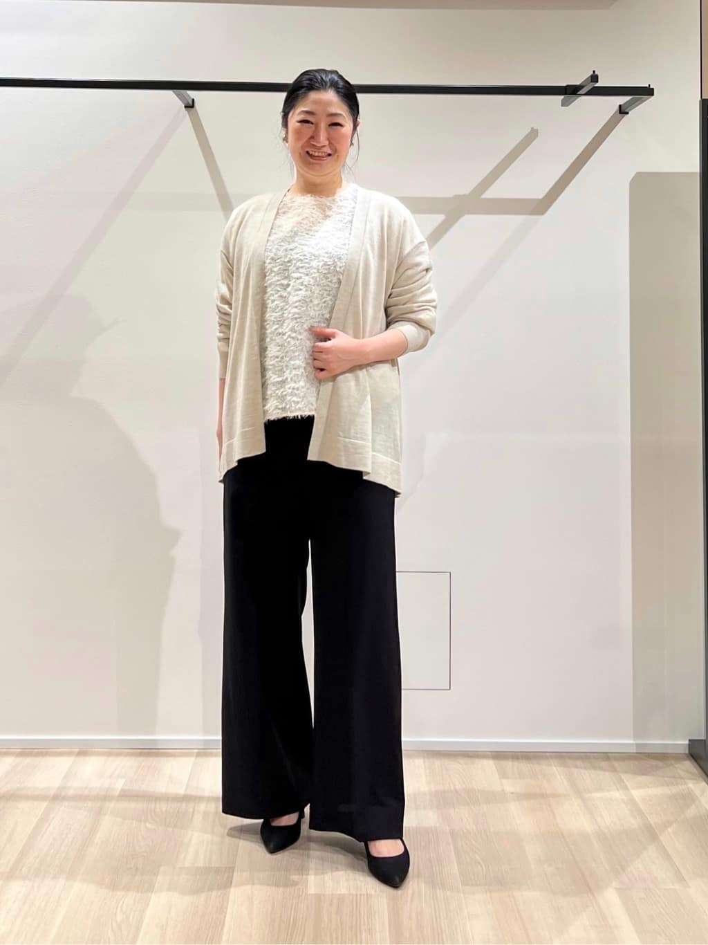 TOMOMIさんの「UNTITLED｜【アンサンブル可/洗える/ボタンなし】シルクウールカシミヤ 着流しカーディガン」を使ったコーディネート