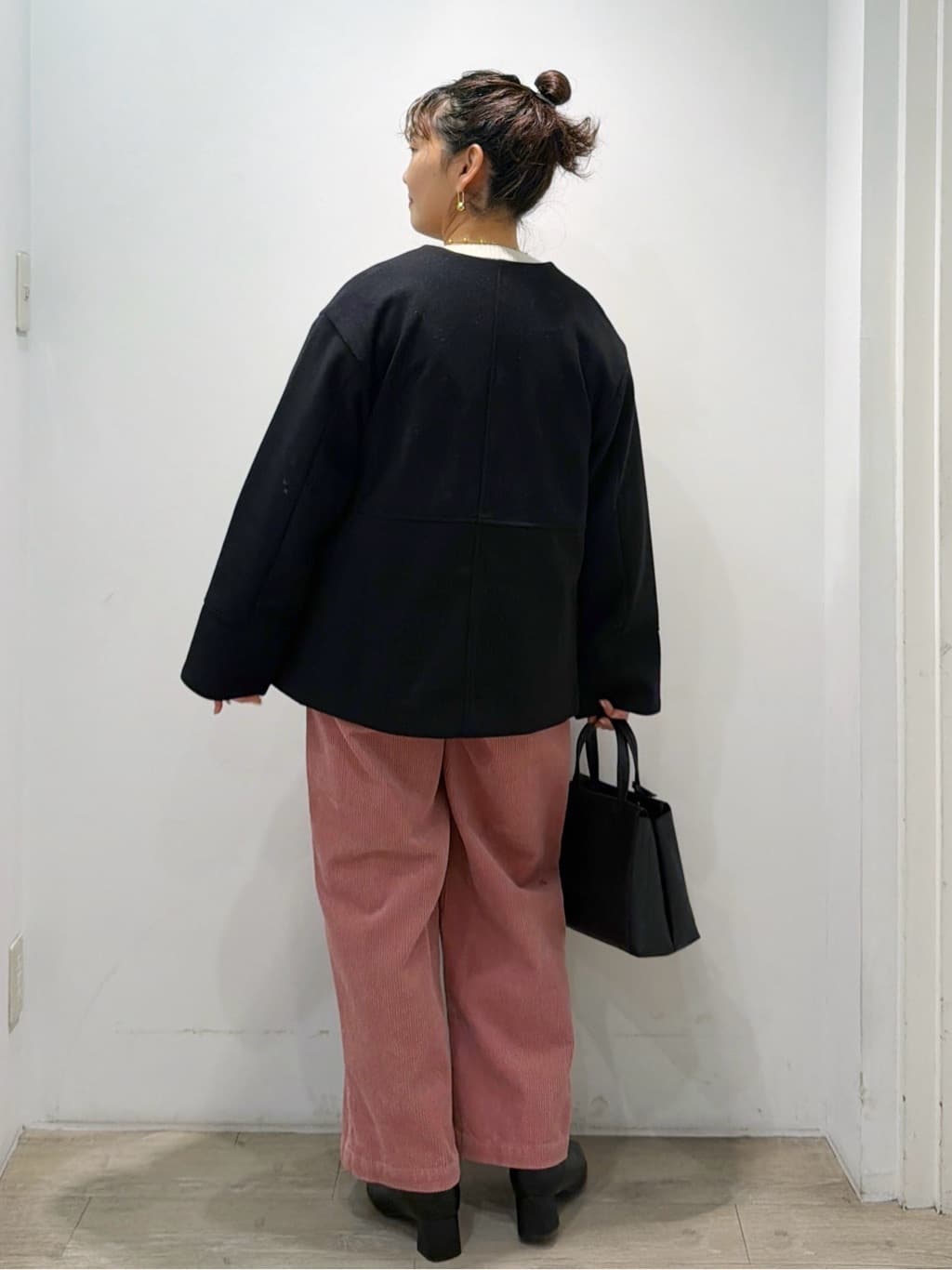 sumicaさんの「OPAQUE.CLIP｜コーデュロイタックワイドパンツ【洗濯機OK】」を使ったコーディネート