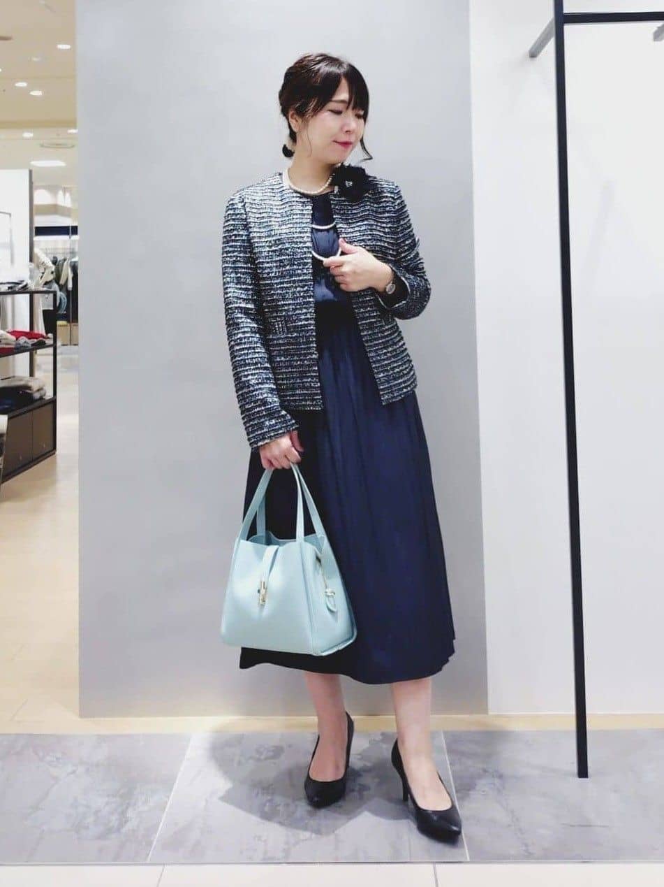 TOMOMIさんの「INDIVI｜【合皮／ミドルサイズ】春カラーフォルムバッグ」を使ったコーディネート