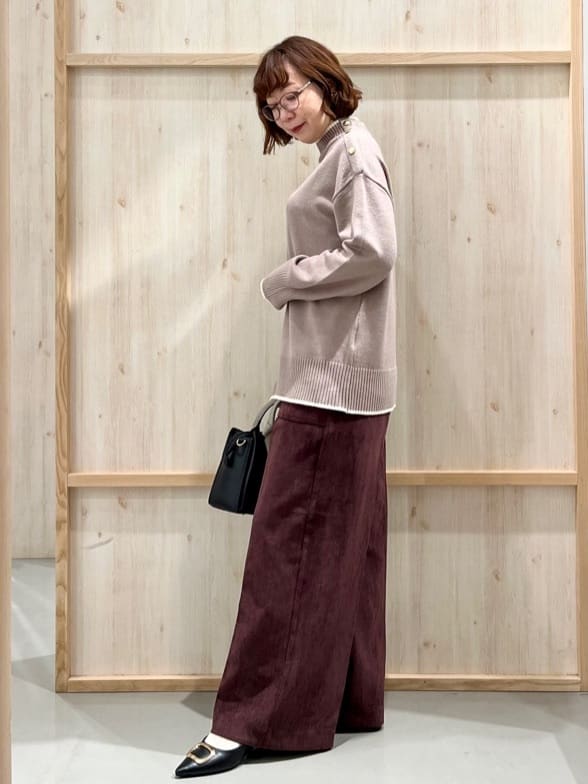 nakoさんの「THE SHOP TK｜【インしないで着られる】金ボタン ハイネックニット/毛玉になりにくい/静電気防止/洗濯機OK」を使ったコーディネート