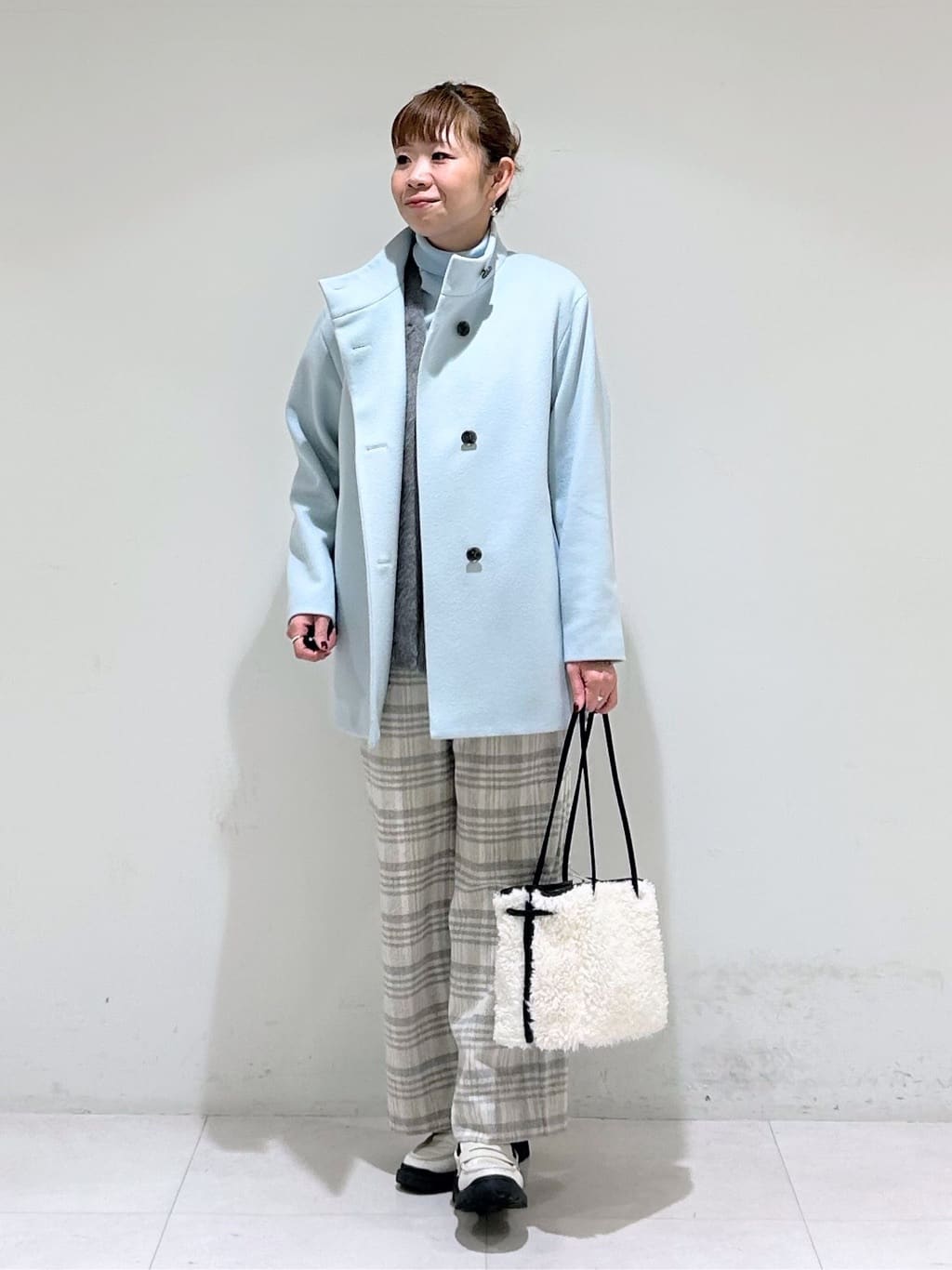 tsuyuさんの「INDIVI｜【日本製／ミドル丈】スタンドカラーミドルコート」を使ったコーディネート
