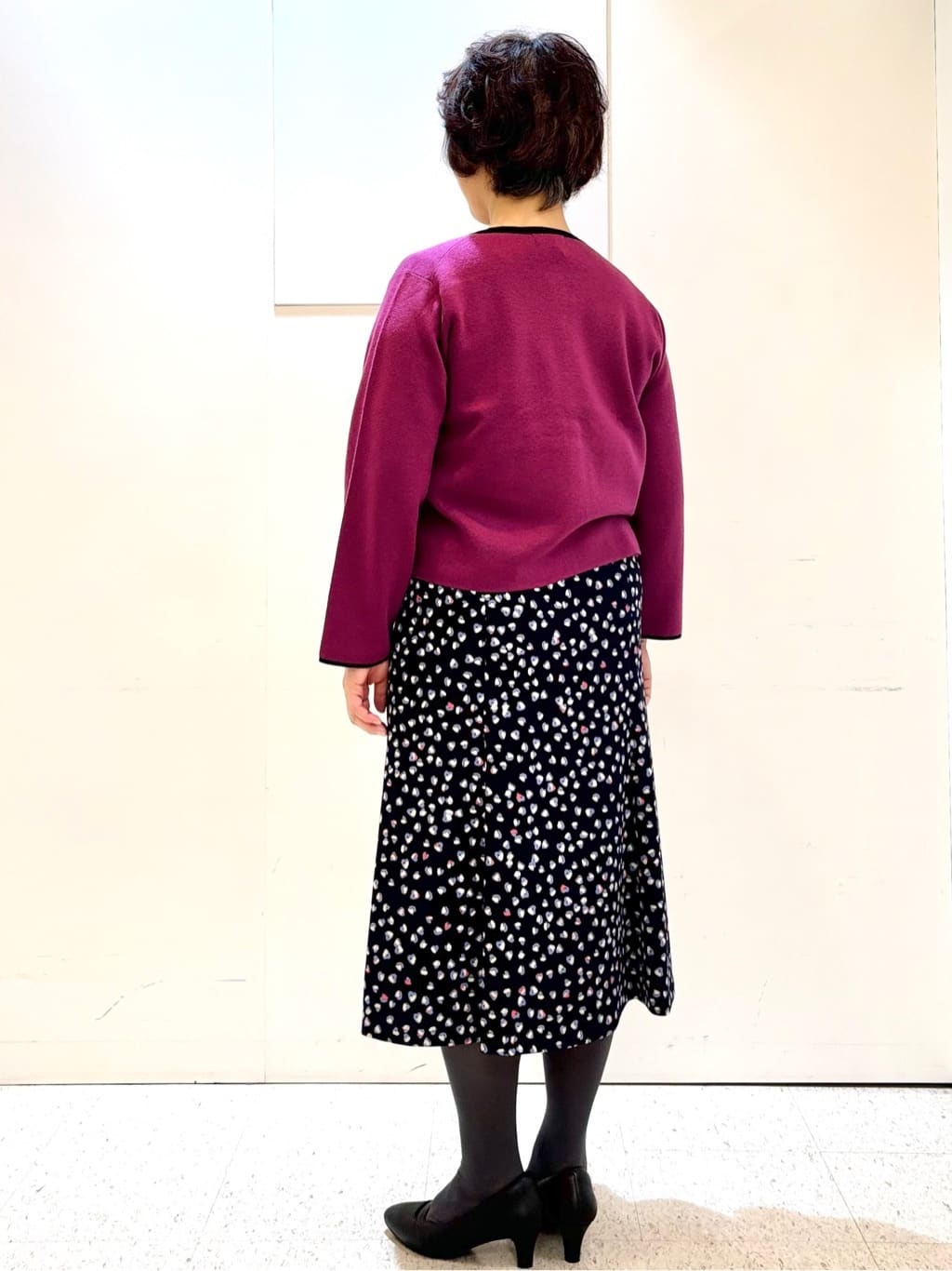 ヤスコさんの「Reflect｜【秋映え／単品使い◎／すっきり見え】ブローチ付きニットアンサンブル」を使ったコーディネート