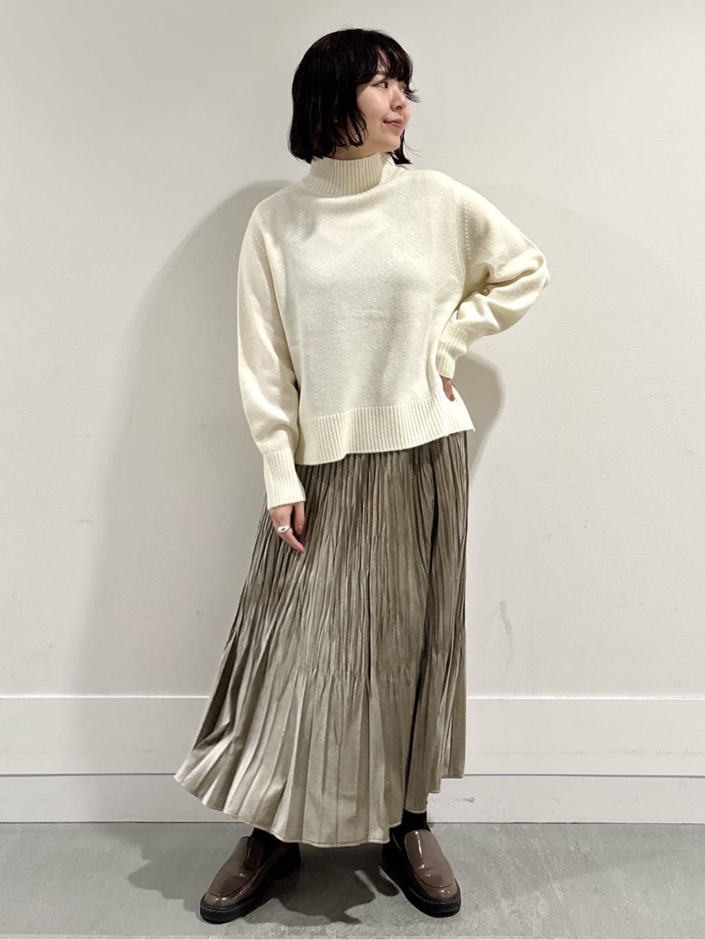 モエカさんの「UNTITLED｜【8色展開/洗える】ウールカシミヤ ハイネックニット」を使ったコーディネート