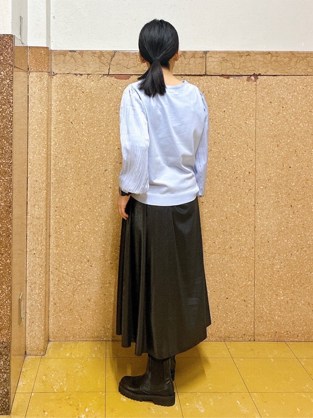 hattoriさんの「INDIVI｜レザー調ギャザースカート」を使ったコーディネート