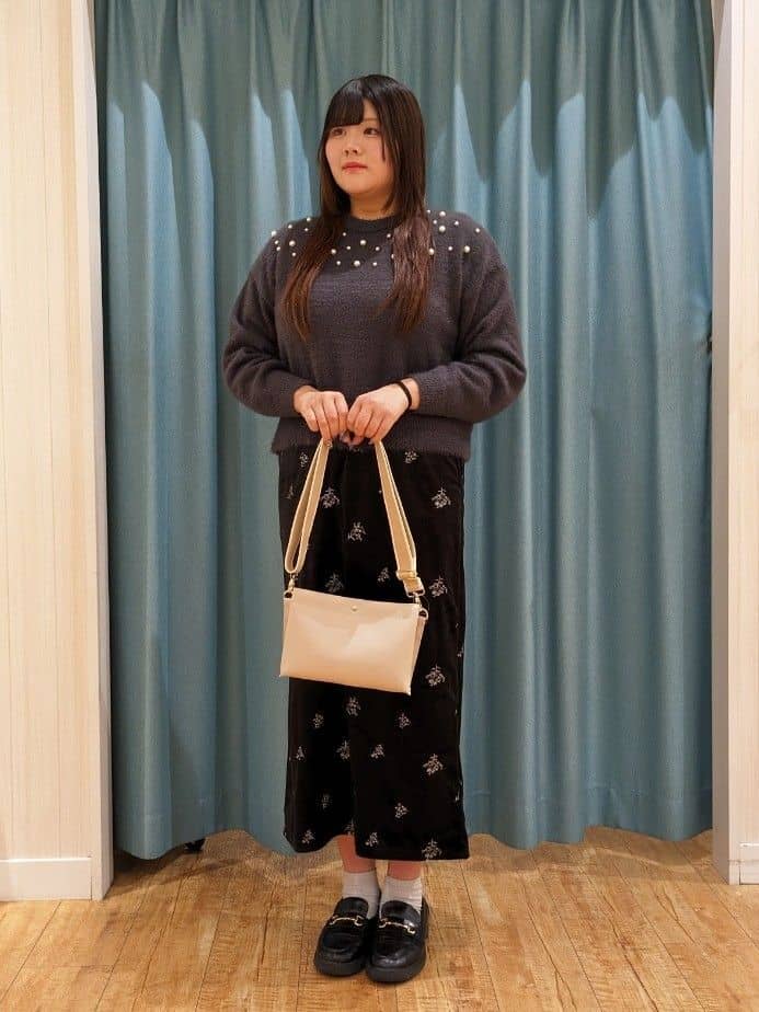うりさんの「SHOO･LA･RUE｜大人きらめく ふわふわパール調ニット」を使ったコーディネート