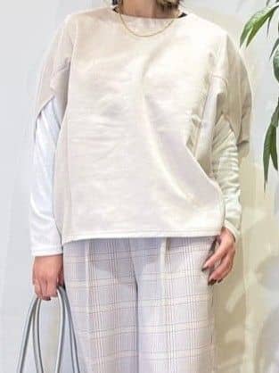 misakiさんの「SHOO･LA･RUE｜【体型カバー/2点セット】ポンチョ風 スエードライクトップス+ロンT」を使ったコーディネート