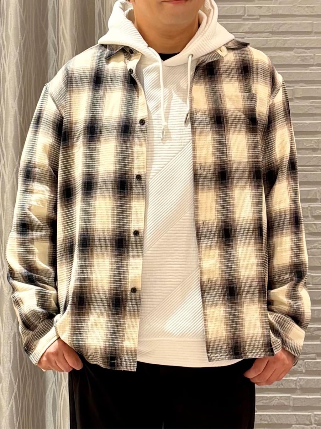 Pーyamaさんの「THE SHOP TK｜【さりげない表情が、品よく映える。】ふくれジャカードパーカ」を使ったコーディネート