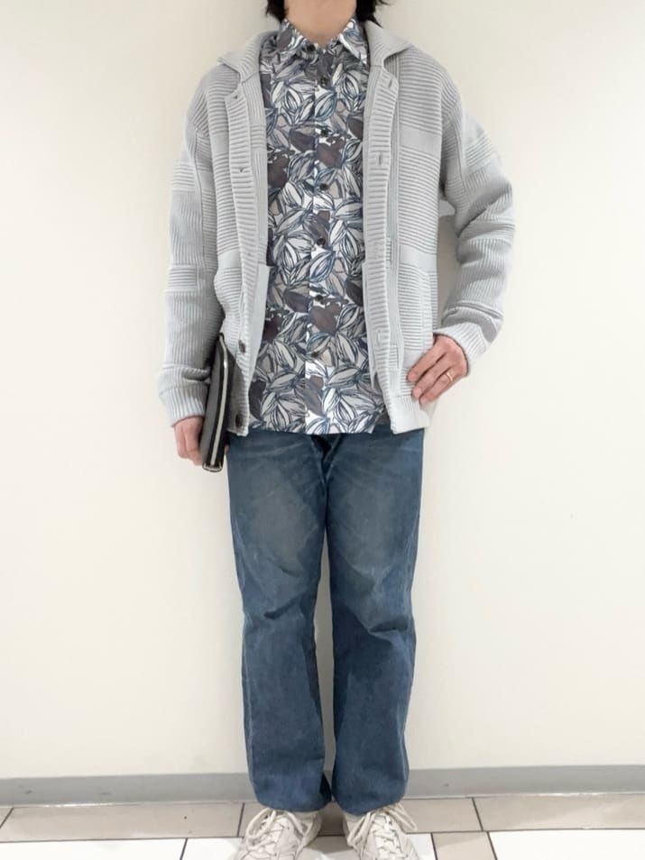 及川さんの「TAKEO KIKUCHI｜畦編みチェック ニットカーディガン」を使ったコーディネート