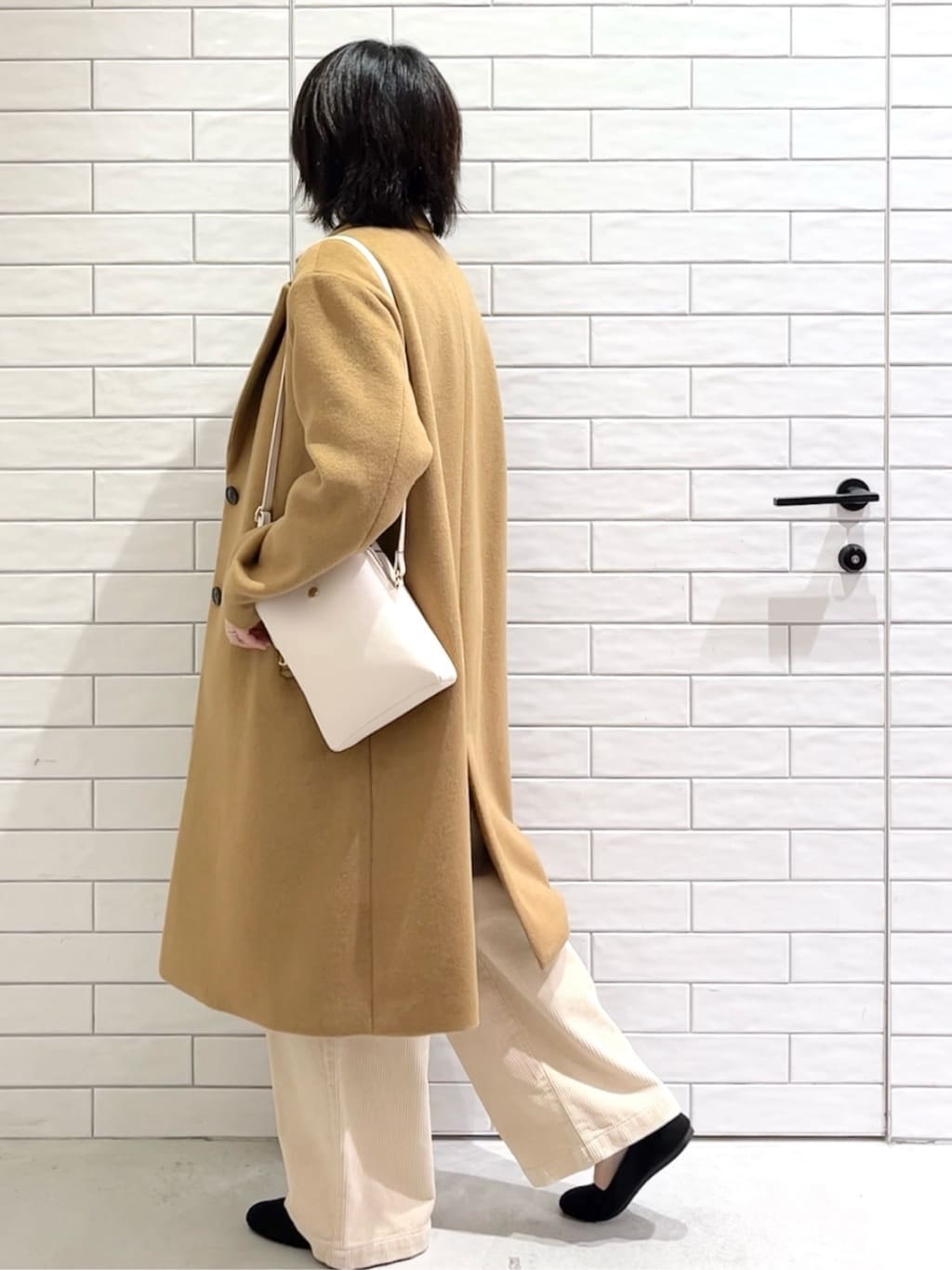 しおりさんの「OPAQUE.CLIP｜カシミヤブレンドウールチェスターコート」を使ったコーディネート