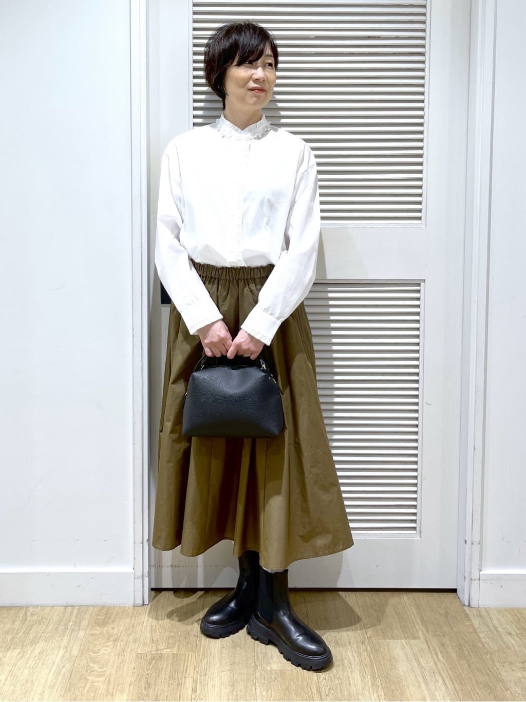 Miyazakiさんの「Dessin｜【洗える】フリルネックブラウス」を使ったコーディネート