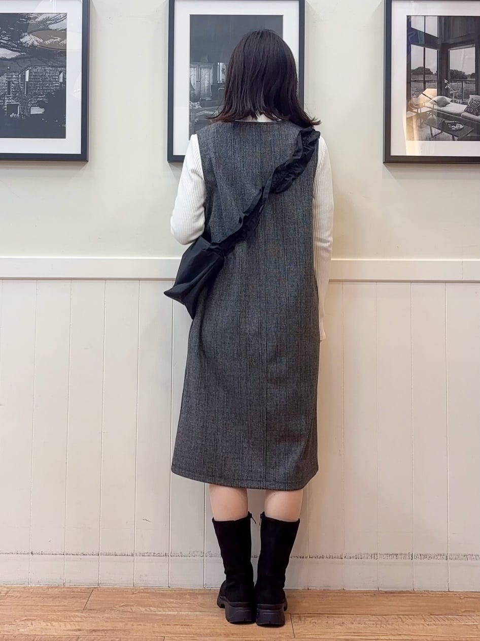 えぬさんの「SHOO･LA･RUE｜【2点セット/洗濯機可】時短でコーデが決まる ジャンドレ+リブインナー」を使ったコーディネート