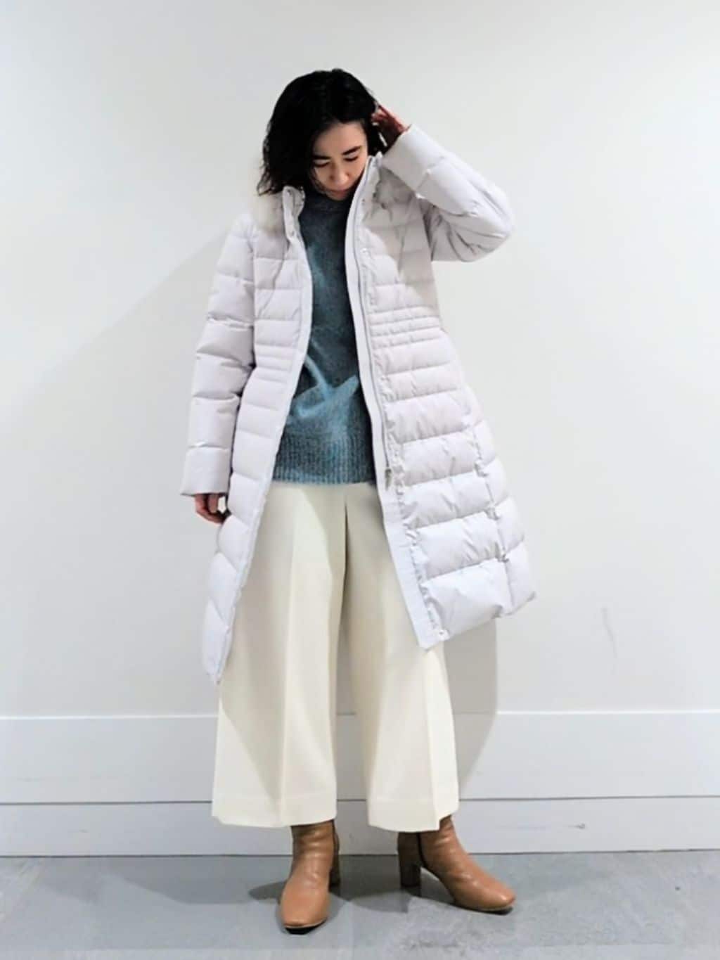 ミズタさんの「UNTITLED｜【はっ水機能/フード取り外し可/防寒】ロングダウンコート」を使ったコーディネート