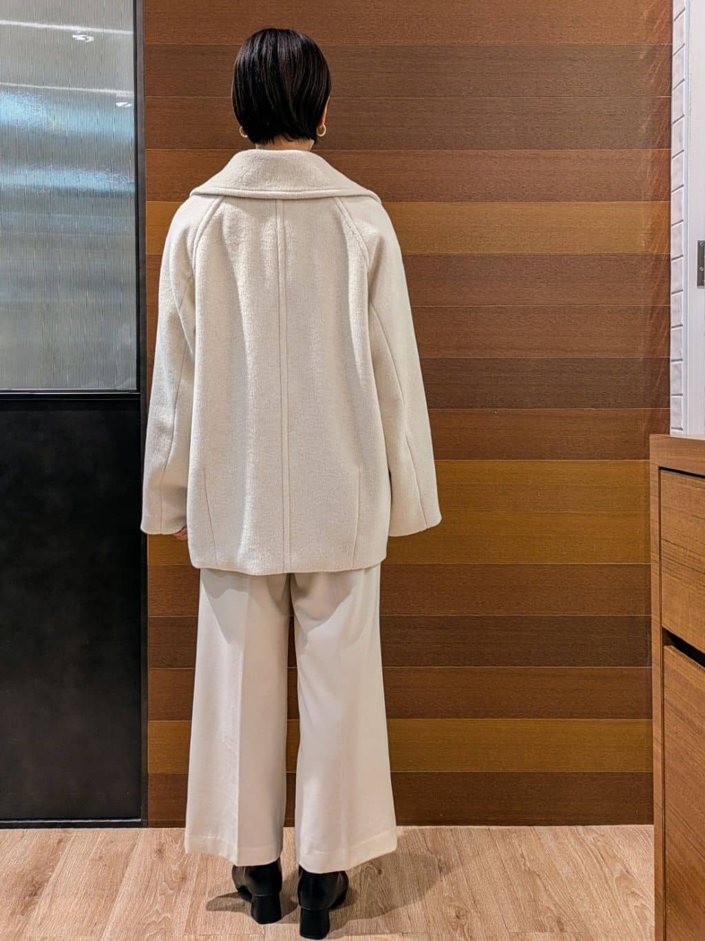miuraさんの「OPAQUE.CLIP｜カシミヤブレンドウールミドルピーコート」を使ったコーディネート