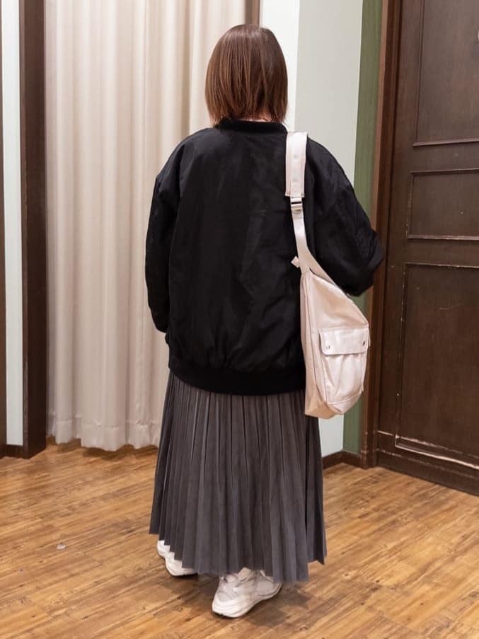 みかりん さんの「SHOO･LA･RUE｜【洗濯機可/S-LL】きれいめにもカジュアルにも スエードライク プリーツスカート」を使ったコーディネート