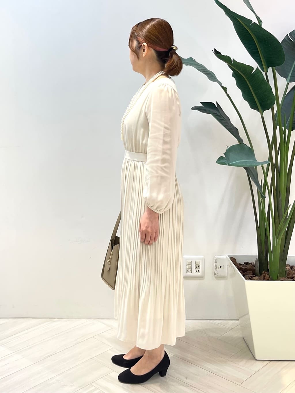Tomoさんの「UNTITLED｜【洗える/セレモニー】プリーツワンピース」を使ったコーディネート