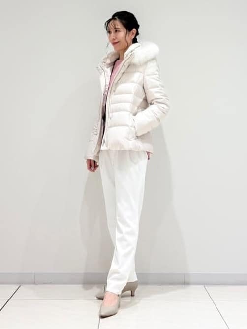 kayoさんの「INDIVI｜【名品／撥水／抗菌防臭】ショート丈リサイクルダウンコート」を使ったコーディネート