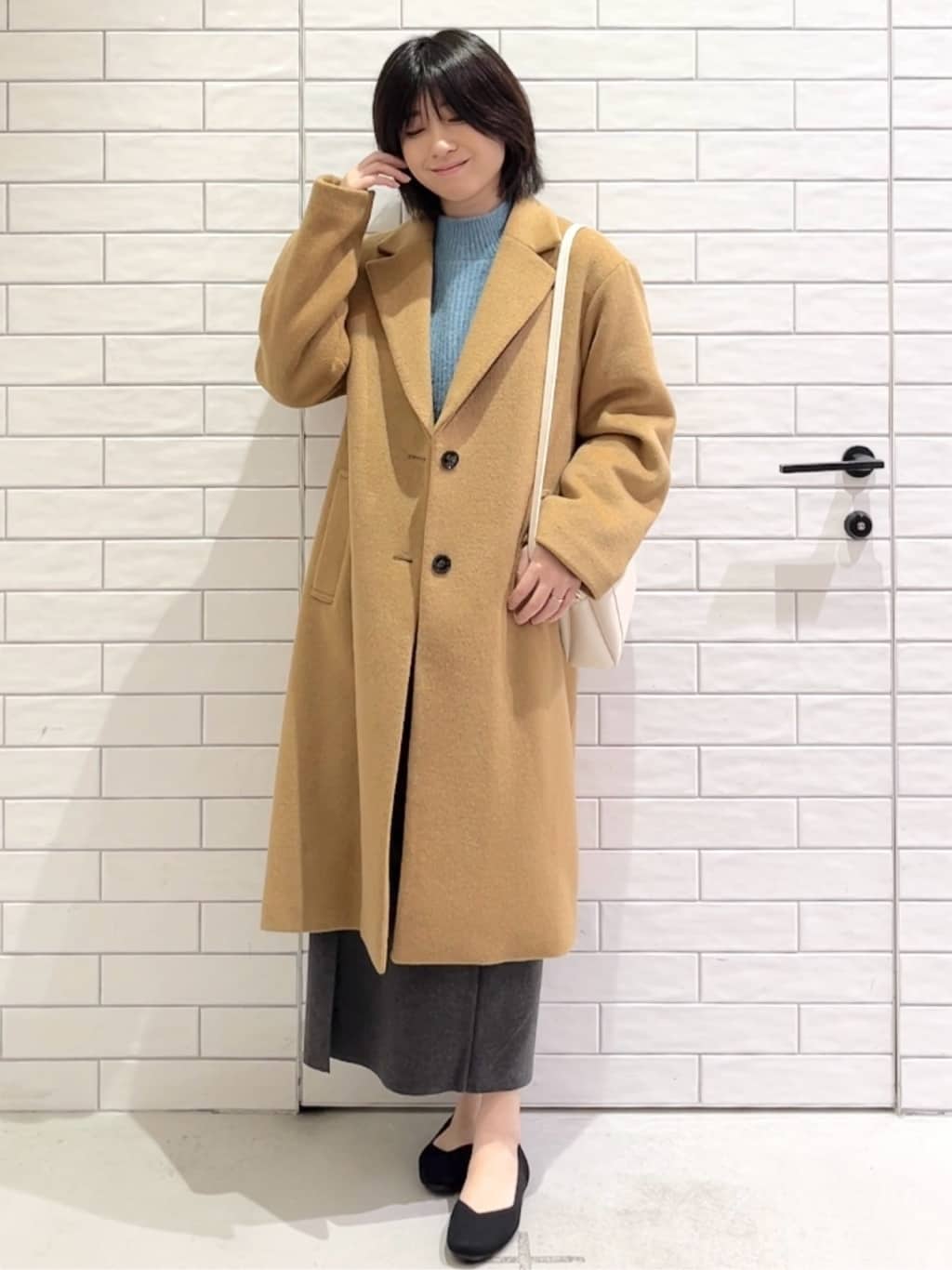 しおりさんの「OPAQUE.CLIP｜カシミヤブレンドウールチェスターコート」を使ったコーディネート