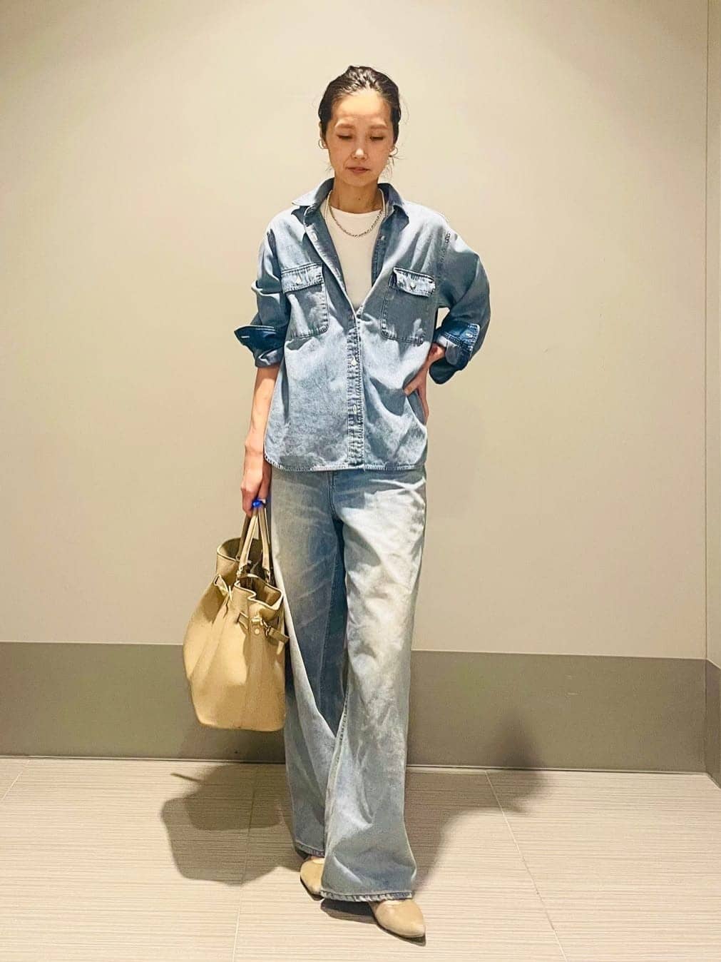 Annさんの「DRESSTERIOR｜センタープレス ワイドストレートデニム」を使ったコーディネート