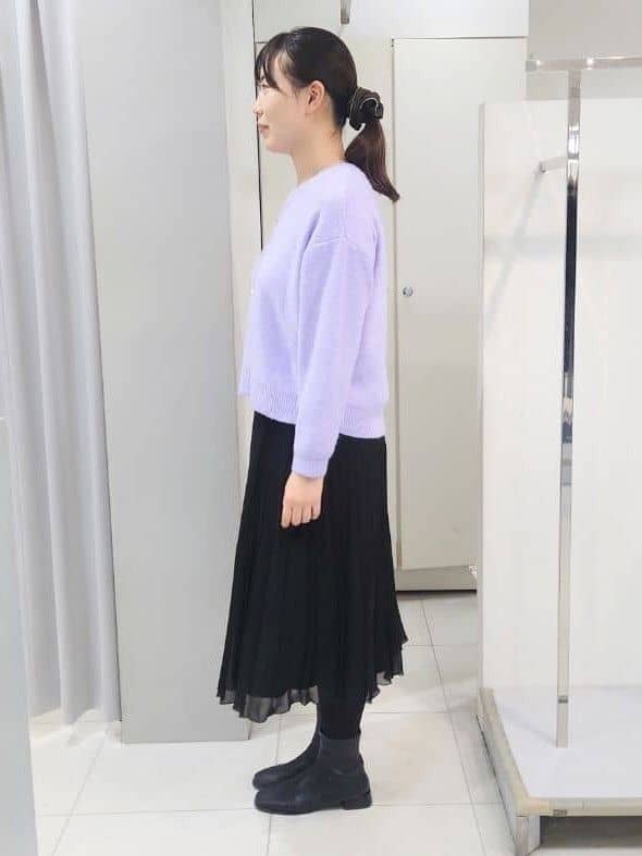 AZUSAさんの「Reflect｜【選べる5色／ゆったりシルエット】Vネックスパンコールニット」を使ったコーディネート