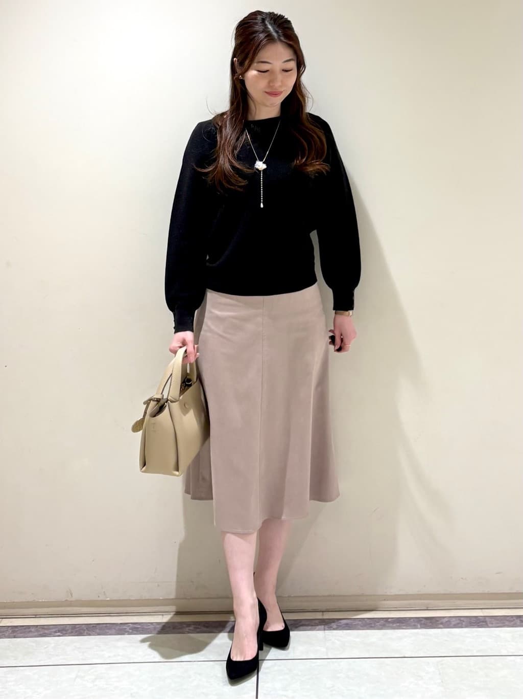 sakiさんの「COUP DE CHANCE｜【手洗い可／日本製／セッ】スェード調フレアスカート」を使ったコーディネート